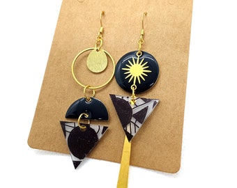 Asymmetrical earrings *Maggy* in golden brass with handmade pendants