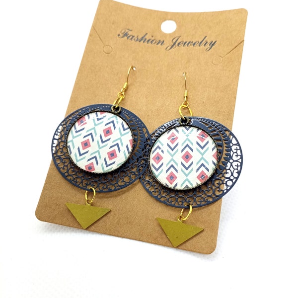 *Adèle* earrings with anthracite gray filigree prints and pendants covered with resin cabochons