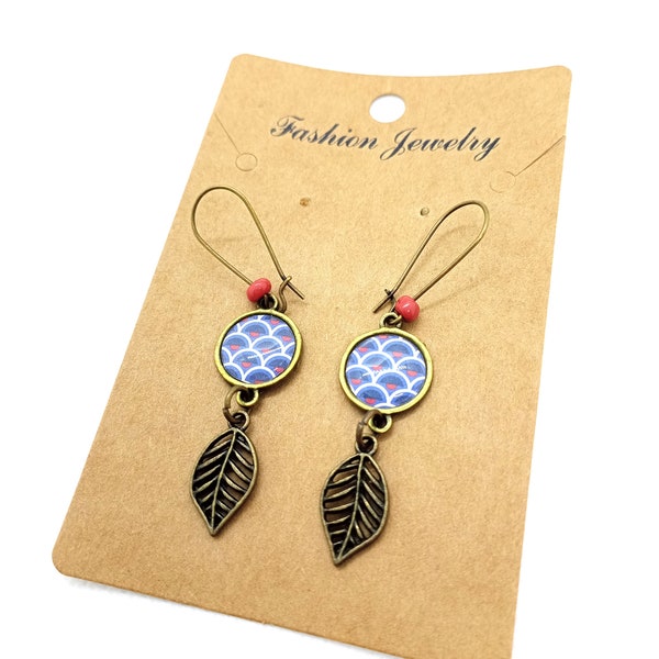 Boucles d'oreilles en laiton bronze *Jolis motifs* avec pendentifs recouverts de cabochons en résine