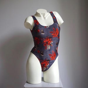 90s Dark Gray Red Floral Print High Cut Bathingsuit / Vintage y2k Deadstock One Piece Swimsuit XS SMALL