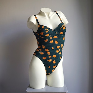 90s Dark Green Shells Print High Cut Underwire Bathingsuit / Vintage Deadstock Sea Pattern One Piece Swimsuit XS