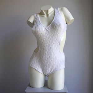 70s White Terry Cloth Mod Trikini Bathingsuit / Retro Vintage Deadstock Shell Bullet Bra Low Hip Hugger Swimsuit MEDIUM LARGE