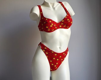 90s Red Yellow Stars Print Underwire High Cut Bikini Set / Vintage Deadstock High Leg Two Piece Swimsuit MEDIUM