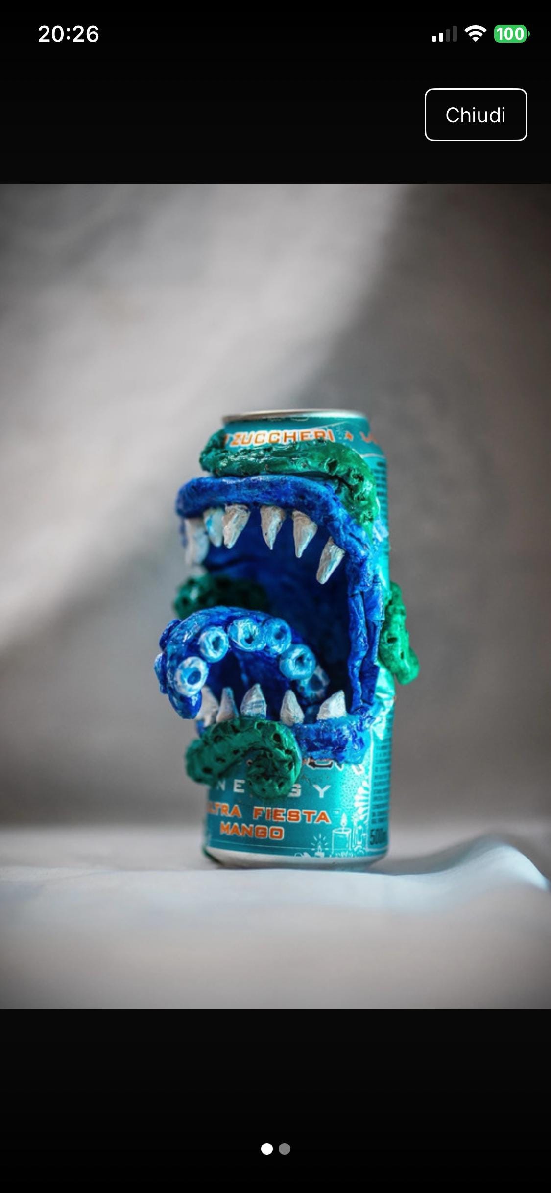 Monstre marin sur une canette Monster Energy, sculpture artisanale.