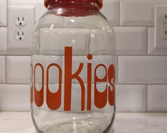 Vintage 70er Jahre Keksdose aus Glas mit Deckel, rot orange Text (3 Liter).