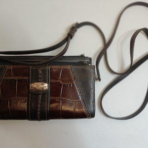 Brighton Braun Croc Geprägte Leder Crossbody Geldbörse Geldbörse Geldbörse Vintage Bild 1