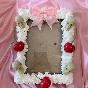 Sweet & Mysterious Cake Picture Frame