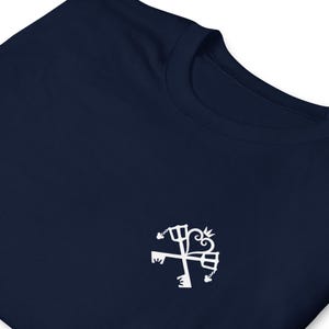 Von den gestickten Kingdom Hearts inspiriertes T-Shirt – Subtle Gaming Tee