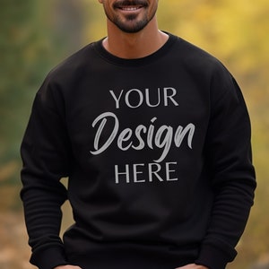 Könnte beinhalten: Schwarzer Pullover mit dem Aufdruck "YOUR Design HERE" auf der Vorderseite.