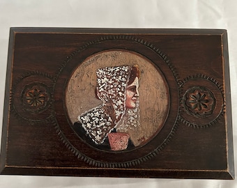 Box Reliquary Casket La Bretonne Quimper Vintage in Carved Wood 1960 Jewelry Case Container Lid Interior Decoration