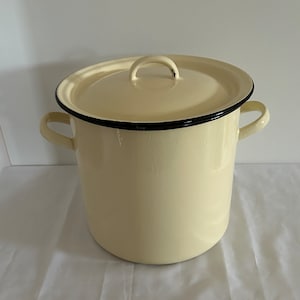 Pale Yellow Enameled Sheet Metal Frying Pan & Lid Vintage French Stock Pot Stewpot 1950s Casserole Kitchen Utensil Stockpot