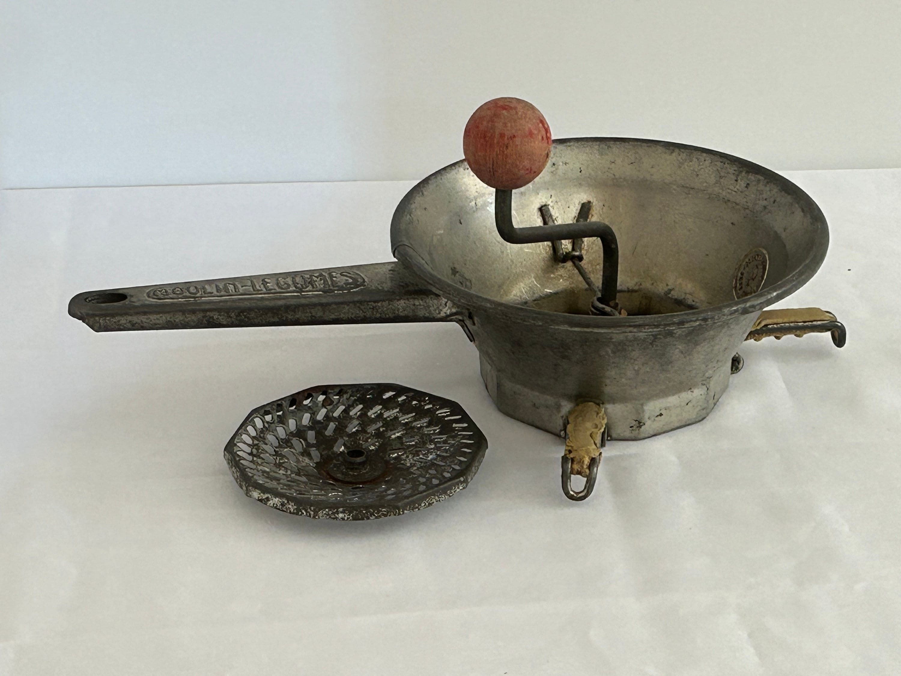 Moulin à légumes mécanique en Acier Trempé Vintage 1940 Français