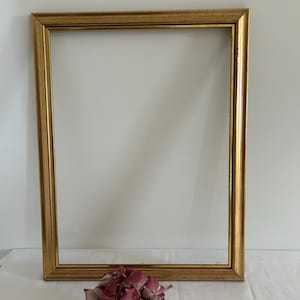 Peut inclure: Panneau en bois rustique avec l'inscription "Welcome to our home" en lettres blanches. Le panneau présente une finition vieillie et un design simple et accueillant, idéal pour la décoration d'entrée.