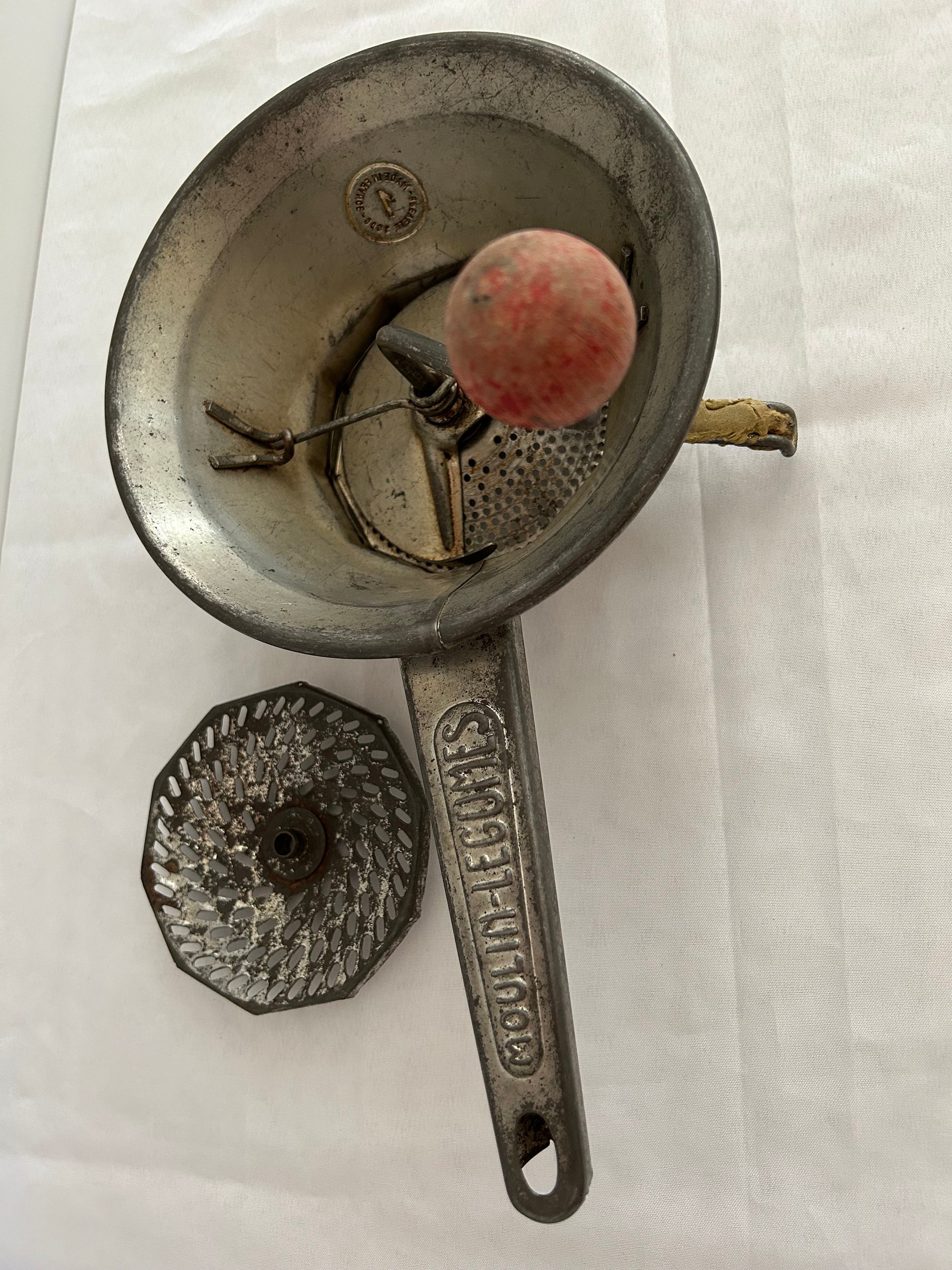 Moulin à légumes mécanique en Acier Trempé Vintage 1940 Français