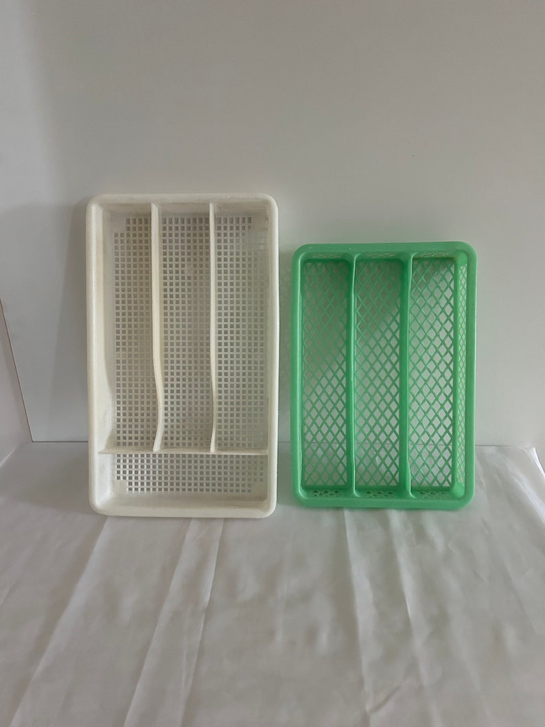 Range Couverts Vintage en Plastique vert.