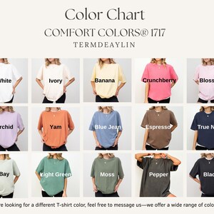 K&ouml;nnte beinhalten: Farbtabelle mit Comfort Colors 1717 T-Shirts in verschiedenen Farbt&ouml;nen. Das Bild zeigt eine &Uuml;bersicht von T-Shirts in Farben wie Wei&szlig;, Elfenbein, Banane, Crunchberry und Blossom. Weitere Farben sind Orchidee, Yam, Blue Jean, Espresso und Marineblau.