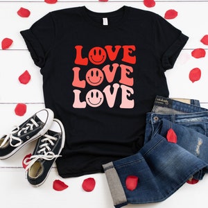 Love Shirt Women, Gift for Girlfriend,Cute Love Shirt, Love Heart Tshirt, Fiance Shirt, Gift for Best Friend, Valentine&#39;s Day Gift,Love tee,