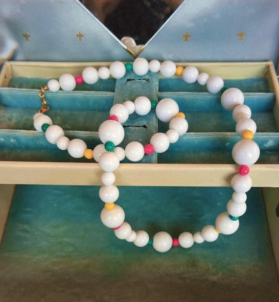 Vintage 80s beaded Avon necklace