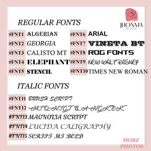 K&ouml;nnte beinhalten: Eine rosa und wei&szlig;e Grafik mit dem Text "REGULAR FONTS" und "ITALIC FONTS" in Schwarz. Die Grafik listet verschiedene Schriftarten und ihre entsprechenden Schriftcodes auf, wie z. B. #FNT1 ALGERIAN, #FNT2 GEORGIA, #FNT3 CALISTO MT, #FNT4 ELEPHANT, #FNT5 STENCIL, #FNT6 ARIAL, #FNT7 VINETA BT, #FNT8 ROG FONTS, #FNT9 NEW WALT DISNEY, #FNT10 TIMES NEW ROMAN, #FNT11 BRUSH SCRIPT, #FNT12 MIDNIGT BANGKOK, #FNT13 MAGNOLIA SCRIPT, #FNT14 LUCIDA CALIGRAРНУ und #FNT15 SCRIPT MT BOLD. Die Grafik enth&auml;lt auch den Text "JHONMA BY ROSA" und "MORE PHOTOS".