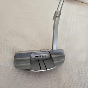 Precise Golf Putter - Classic Design with Steel Shaft and Comfortable Grip