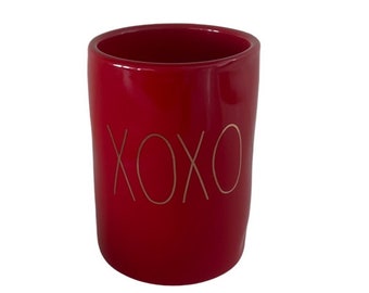 Rae Dunn XOXO Candle 13.2 oz Sweet Pea Scented Valentine’s Day Gift Home Decor