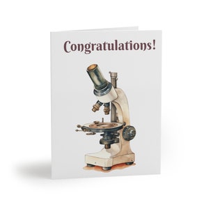 Carte de félicitations au microscope, Carte de remise des diplômes geek de recherche, Technicien de laboratoire scientifique pour la promotion des sciences biomédicales, Biologie Microbiologie
