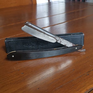 Navaja de afeitar de barbero suiza vintage marrón con hoja muy afilada en embalaje de cartón original