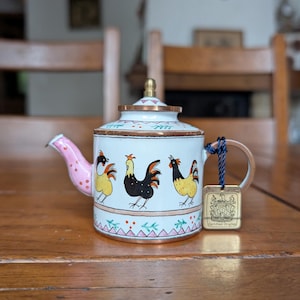 Teiera in miniatura vintage da collezione Charlotte di Vita, bollitore smaltato dipinto a mano con motivo a gallo e dettagli in ottone, certificato originale