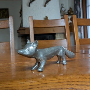 Porte-couteau vintage en zinc en forme de renard en forme de renard stylisé pour un décor de table élégant en provenance de Suisse