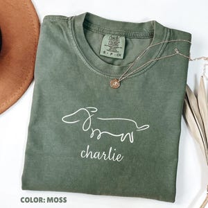 Comfort Colors® Dachshund Shirt, Dog Lover Tee, Minimalist Dog Shirt, Dog Mom Gift, Dog Mom Tee, Aesthetic Dog Shirt, Outline Dachshund