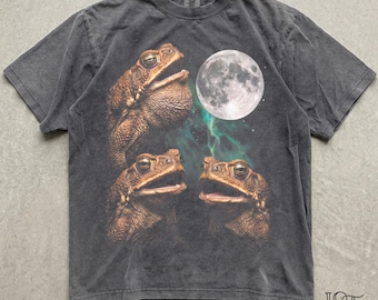 Comfort Colors® Three Toad Moon Shirt 90s Retro Cane Toad Howling Tee Bootleg Funny Frog Graphic Weird Meme Lover Gift