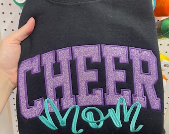Sudadera con bordados y apliques brillantes de Cheer Mom