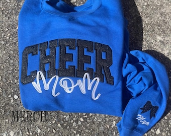 Gepersonaliseerde Cheer Mom-sweater: geborduurd cheerleadingshirt met glitterappliqué