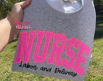Op maat geborduurd verpleegstersshirt: glitterappliqué, elke titel