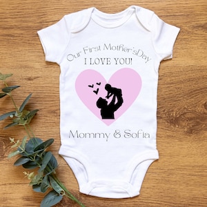 Personalised Happy 1st Mother&#39;s Day| First Mommy&#39;s Day | Mom Gift | T-shirt Babygrow | Baby Vest | Bodysuit | Mum Gift | Mommy