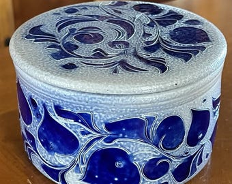 Vtg Betschdorf ? Cobalt Blue Stoneware Pottery Butter Bell 4 3/4” Dia Signed