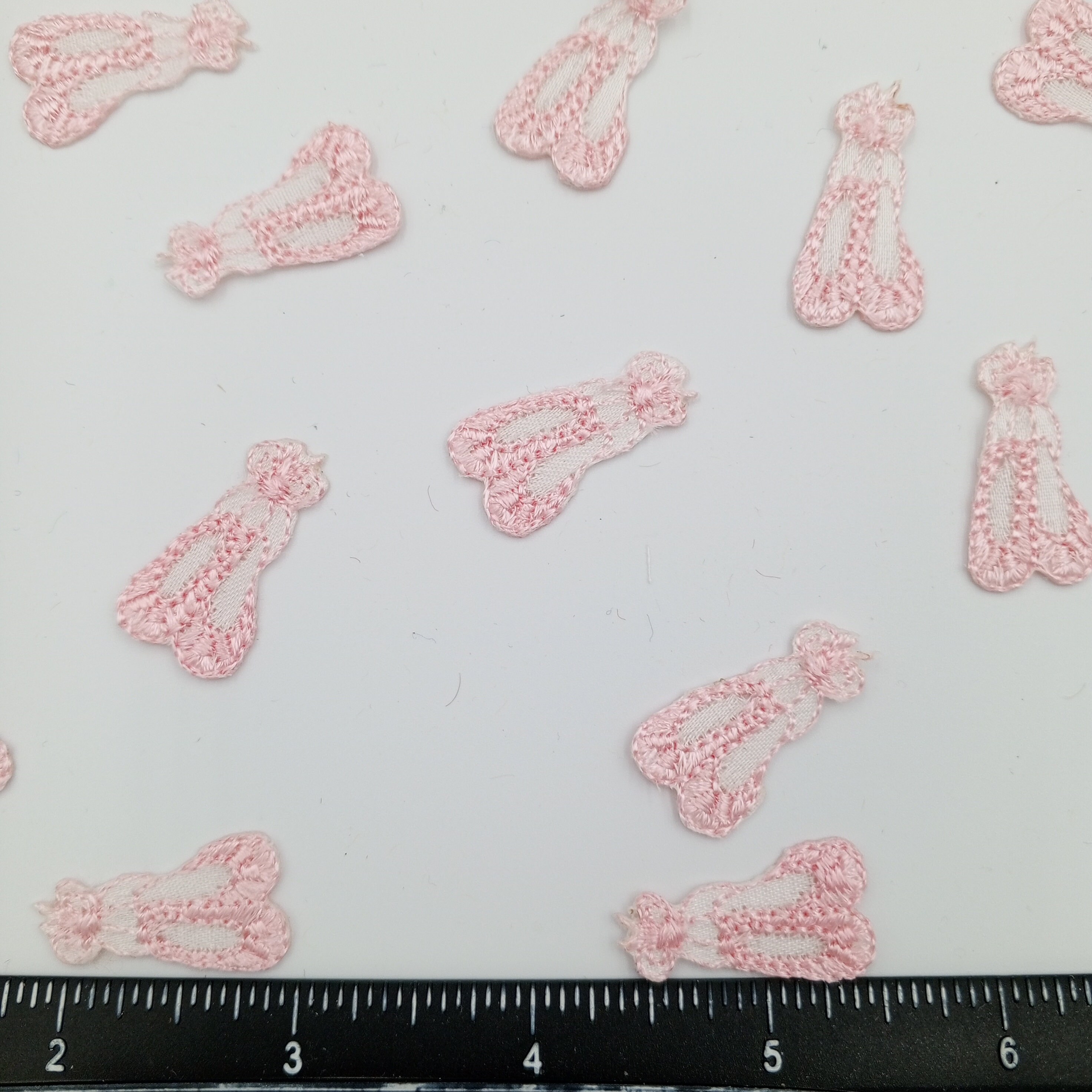 Toppa Ricamata Ballerina Termoadesiva Da Stiro Per Vestiti – 9x4,5 Cm, Ideale Per Jeans E Giacche, Fai Da Te Facile E Veloce