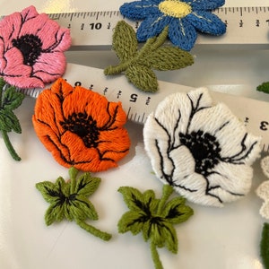 6 pieces FLORAL VINTAGE appliqués orange pink white blue black yellow brown flower Patches #3