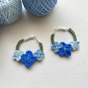 crochet flower hoop earrings, blue flower earrings, crochet hoop earrings, crochet jewelry, handmade jewelry, cluster flower earrings