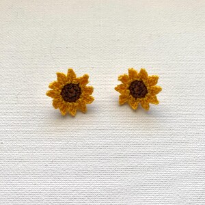 crochet flower stud earrings, crochet sunflower earrings, sunflower stud earrings, micro crochet, crochet jewelry, crochet flowers