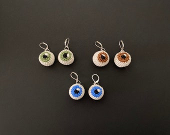crochet eyeball earrings, handmade earrings, amigurumi eyeballs, crochet jewelry, novelty earrings, halloween earrings, eyeball jewelry