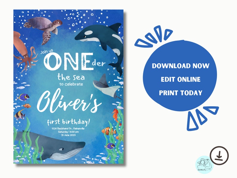 Peut inclure: Une invitation d'anniversaire sous-marine bleue et verte avec le texte "Join us ONEder the sea to celebrate Oliver's first birthday!" et une baleine, une pieuvre, une tortue et d'autres cr&eacute;atures marines.