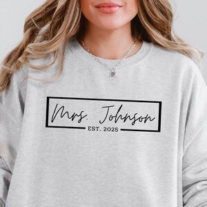 Gepersonaliseerde toekomstige mevrouw sweater, aangepaste mevrouw sweater, Just Married-sweater, bruidsdouchecadeau, vrouwensweater, verlovingscadeau