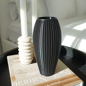 Modern Ribbed 3D-Printed Vase – Sleek, Minimalist Design for Contemporary Decor