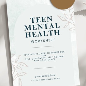 K&ouml;nnte beinhalten: Ein 52-seitiges Arbeitsbuch mit dem Titel "Teen Mental Health Worksheet" f&uuml;r Selbstfindung, Selbstwertgef&uuml;hl und Selbstvertrauen. Der Umschlag zeigt einen hellblauen Hintergrund mit einem wei&szlig;en und grauen floralen Design.