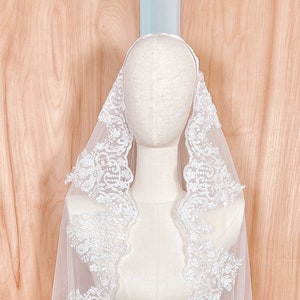 Mantilla Bridal Veil, Mantilla Lace Wedding Veil, Mantilla Chapel Veil, Mantilla Wedding Veil Cathedral Length, Beaded Mantilla Veil