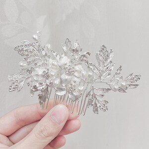 Bridal Floral Comb Small Wedding Comb Crystal Bridal Comb Pearl Hair Comb Bridal Crystal Hair Comb Bridal Hair Comb Gold Boho Bridal Comb