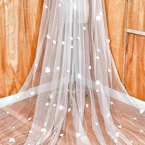 Veil with 3D Flowers, 3D Flowered Veil, 3D Ffloral Veil, Boho Bridal Veil, 3D Floral Cathedral Veil, Long Veil for Bride