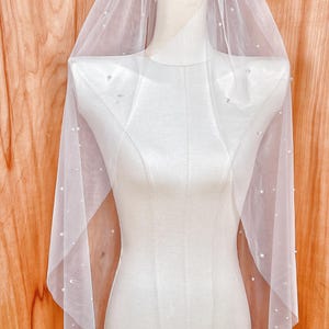 Pearl Fingertip Veil main image 1