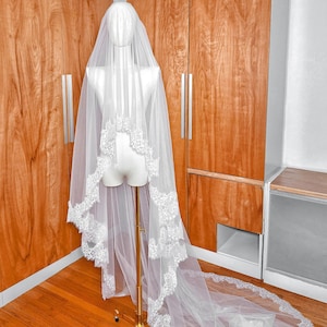 Classic Wedding Veil, Two Tier Cathedral Veil, Ivory Lace Veil, Chantilly Lace Veil, Sophisticated Veil for Bride